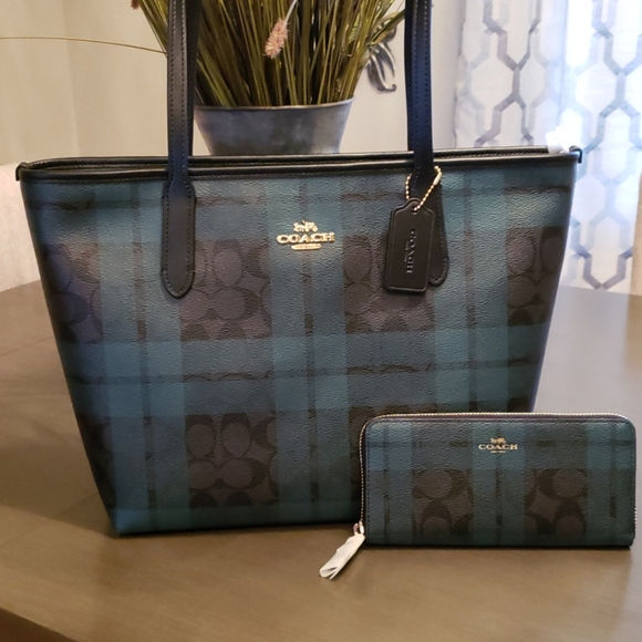 Coach Handbags - Coach tote & wallet